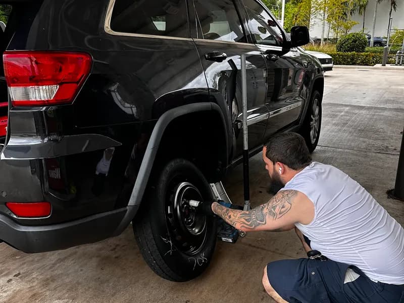 roadside tire change in progress in Plantation