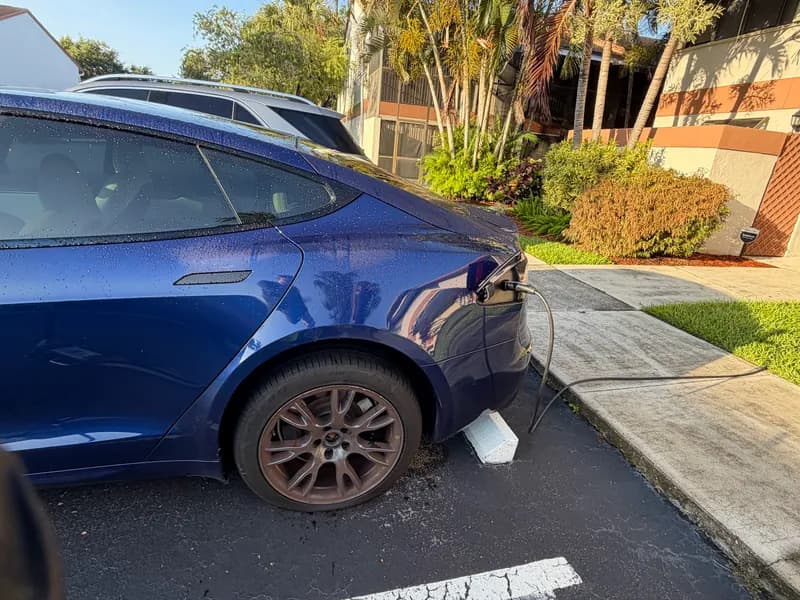 Tesla mobile tire service in Fort Lauderdale